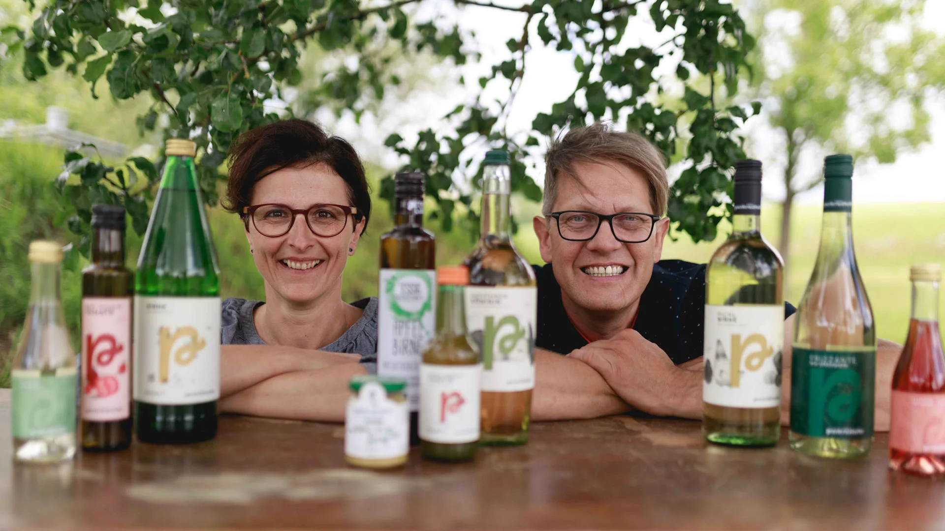 Eva-&-Norbert-vom-Pankrazhofer-Genussvielfalt-von-der-Streuobstwiese-1500x1000-©Pia-Paulinec